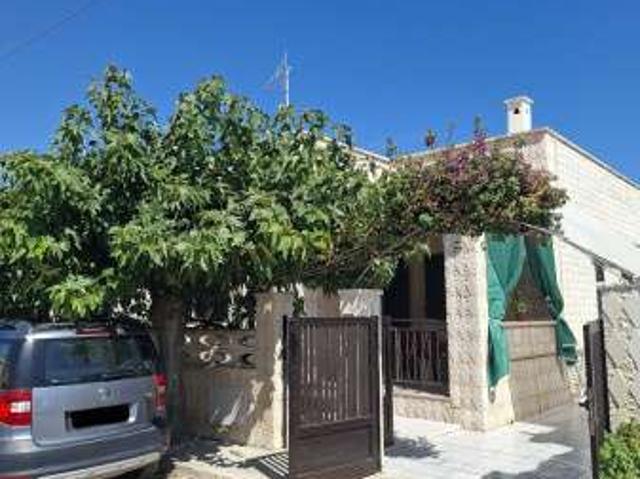 Villa arredata con terrazzo Ostuni costa