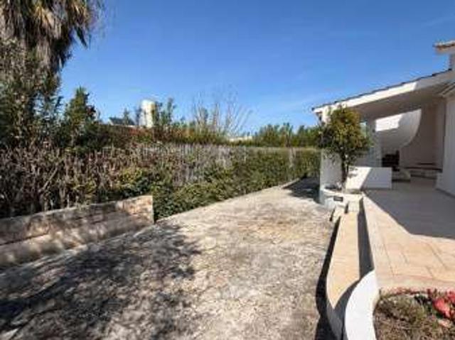 Villa arredata con terrazzo Ostuni costa
