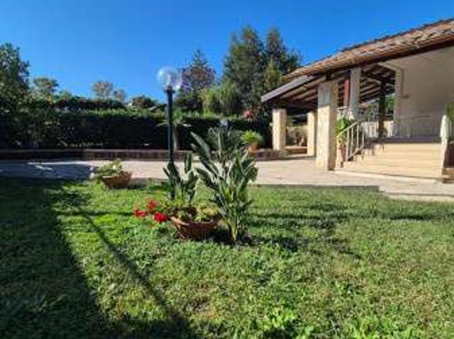 Villa arredata con terrazzo Laura