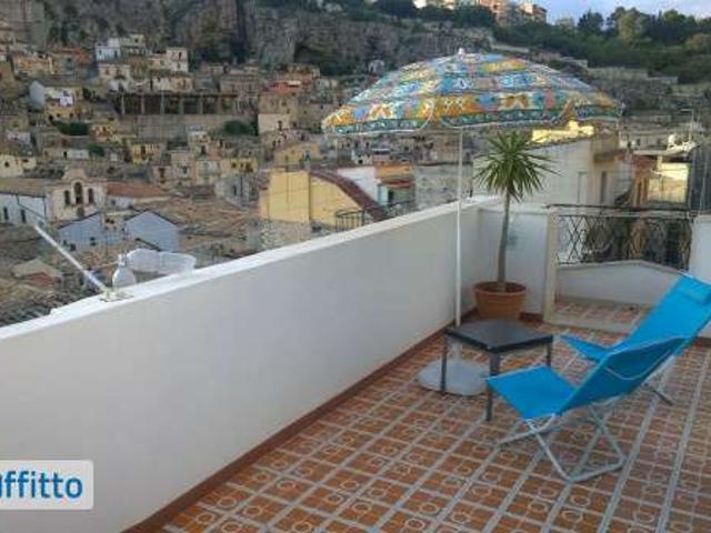 Villa arredata con terrazzo Modica bassa