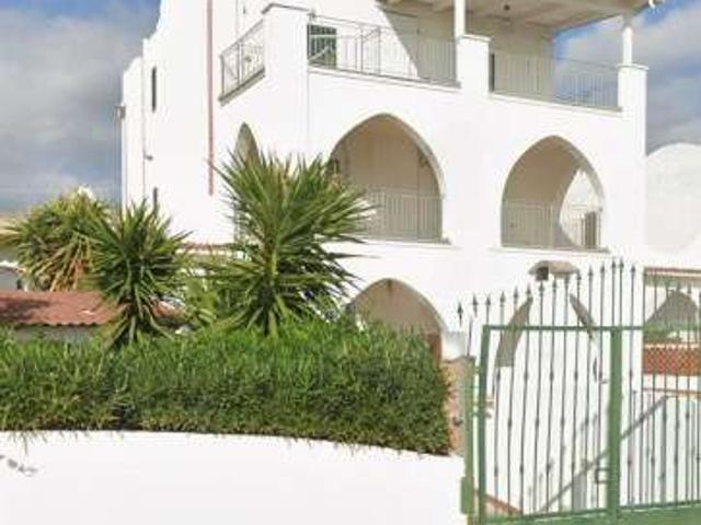 Villa arredata con terrazzo Marina di san lorenzo