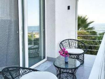 Villa arredata con terrazzo Milioti