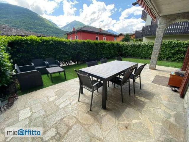 Villa arredata con terrazzo Poggiridenti piano