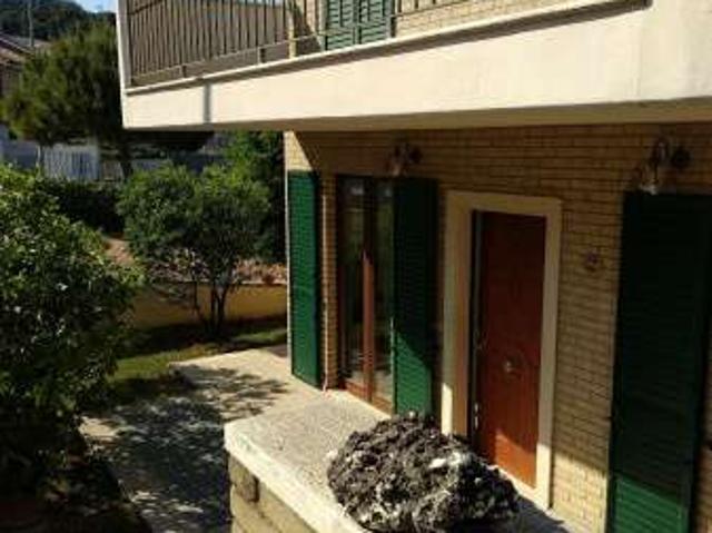 Villa arredata con terrazzo Paese alto, ponterotto