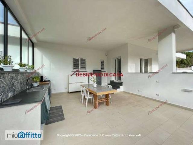 Villa arredata con terrazzo Pallavicino