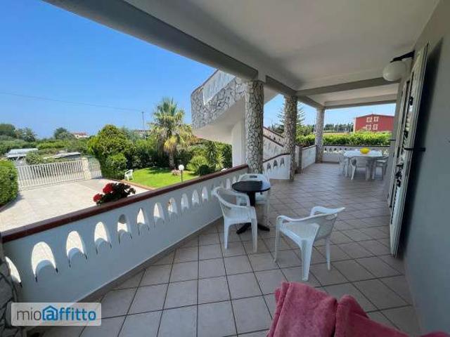 Villa arredata con terrazzo Pantano martucci