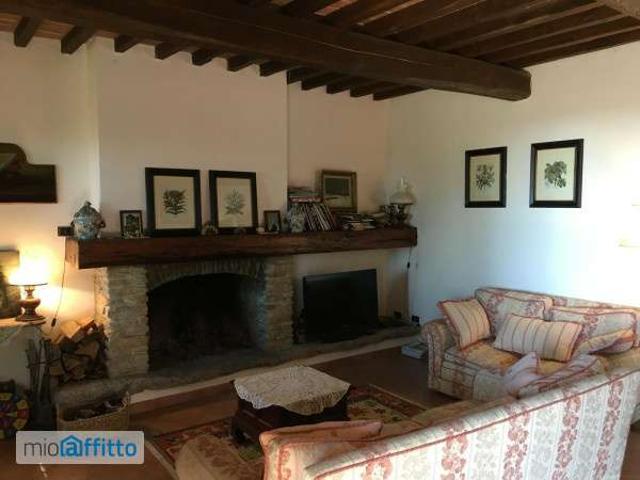 Villa arredata con terrazzo Pietrasanta