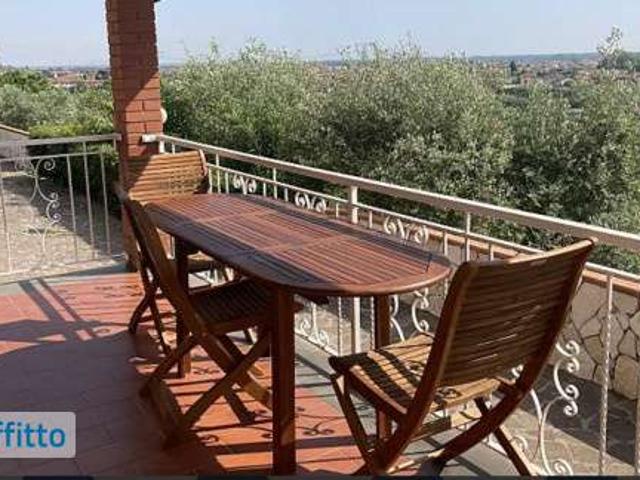 Villa arredata con terrazzo Pietrasanta