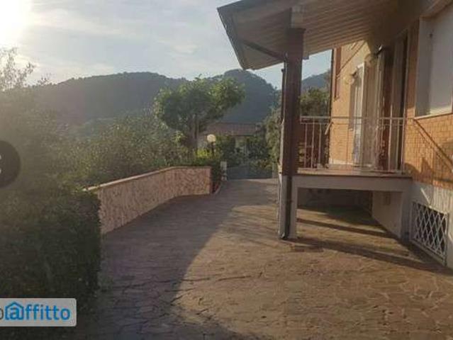 Villa arredata con terrazzo Pietrasanta