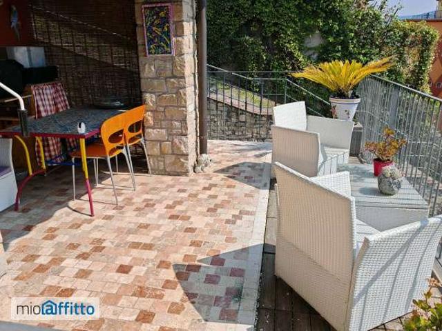 Villa arredata con terrazzo Predore