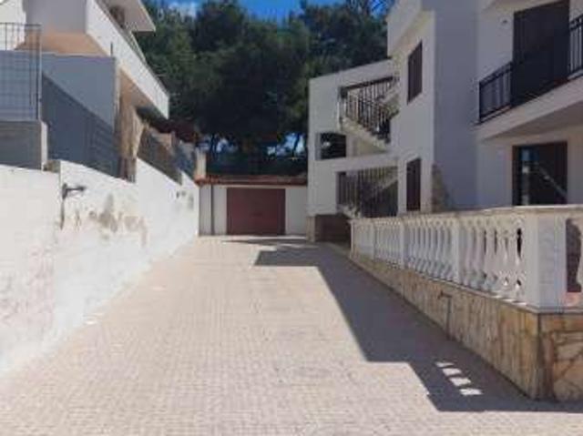 Villa arredata con terrazzo Pulsano