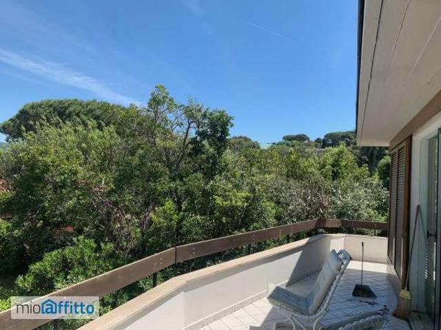 Villa arredata con terrazzo Punta ala
