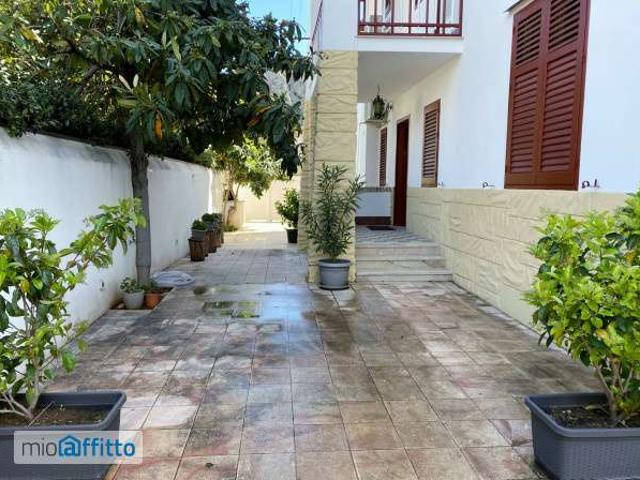 Villa arredata con terrazzo Tommaso natale