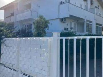 Villa arredata con terrazzo Tommaso natale