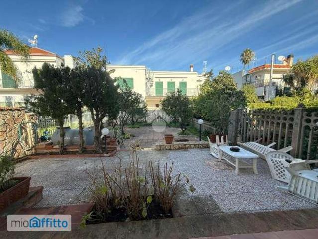 Villa arredata con terrazzo Tommaso natale