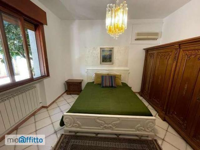 Villa arredata con terrazzo Tommaso natale