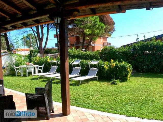 Villa arredata con terrazzo Terracina