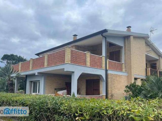 Villa arredata con terrazzo Terracina
