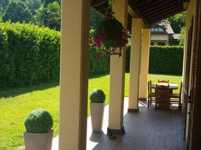 Villa arredata Corgeno