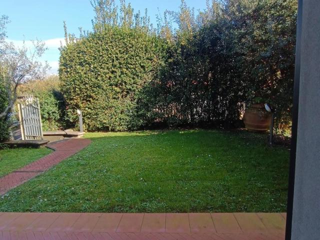 Villa arredata in affitto, Montignoso cinquale