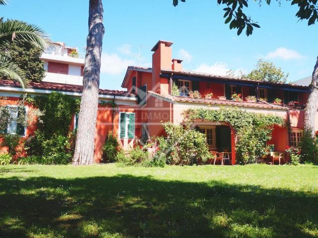Villa arredata in affitto, Carrara avenza