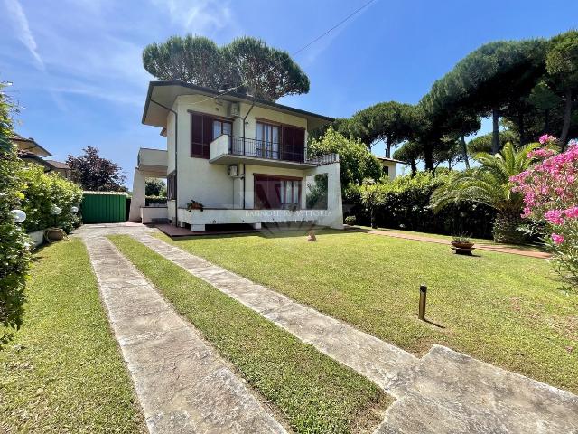Villa arredata in affitto in via ricasoli, Pietrasanta
