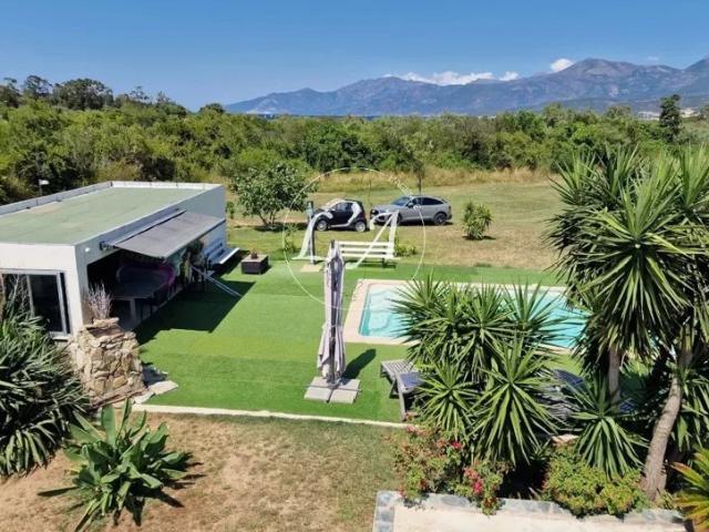 VILLA AU CALME, À 5 MINUTES DE LA PLAGE DE LA ROYA ET DE SAINT FLORENT