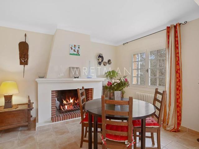 Villa au calme dans un domaine fermé à pied de commerces M. 189m² Mougins