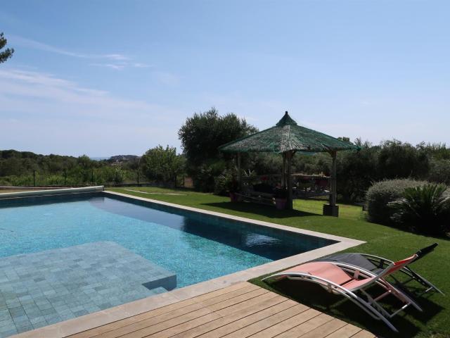 Villa au calme sans vis à vis avec aperçu mer 410m² Sanary sur Mer