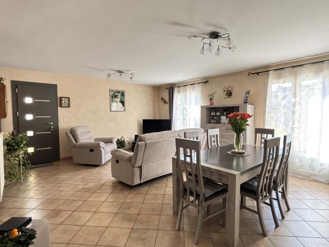 VILLA AU COEUR DU VILLAGE DE MORIERES