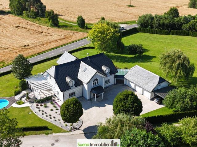 Villa auf fast 8000m2 mit eigenem Fitness Studio, 3 Garagen, Carport, etc