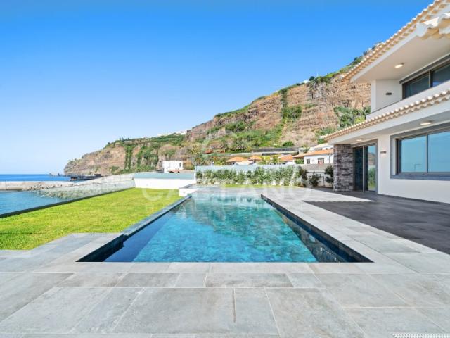 Villa Aurea Uma Experiência de Luxo à Beira do Atlântico