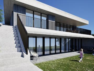 Villa nach Plan mit unglaublicher Aussicht auf den Murtensee
