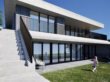 Villa außerhalb des Grundrisses mit unglaublichem Blick auf den Murtener See und die Alpen