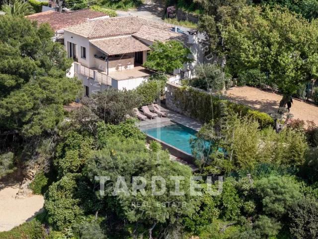 Villa avec accès mer aux portes de Saint Tropez 160m² Gassin