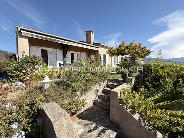 Villa avec jardin et terrasse