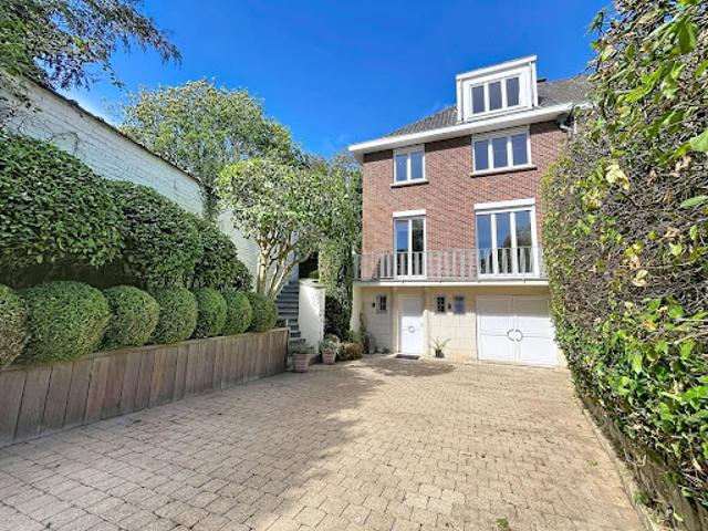 Villa avec jardin et terrasse