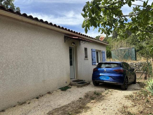 Villa avec jardin et garage À Louer, Saint Paul Le Jeune 07460