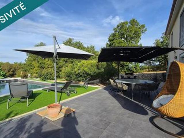 Villa avec pigeonnier, piscine et grand garage