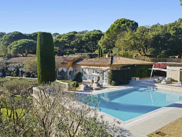 Villa avec piscine en bord de mer