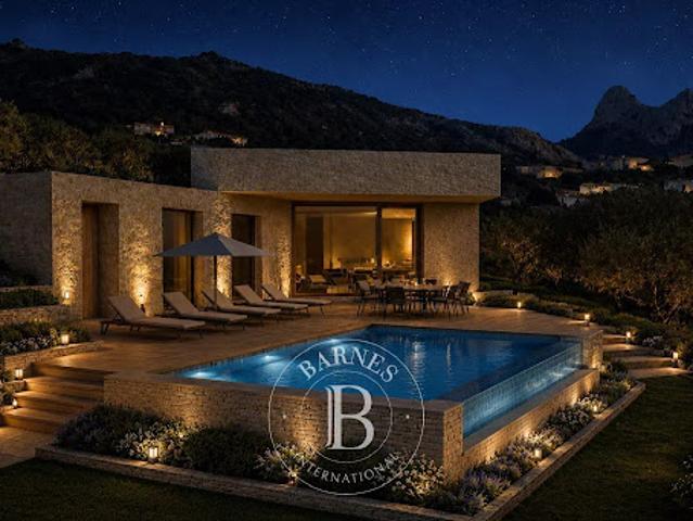 Villa avec piscine en bord de mer