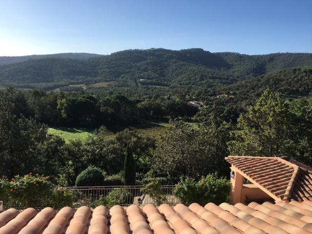 VILLA AVEC PISCINE 2 000 m2 PLEIN SUD VUE DOMINANTE
