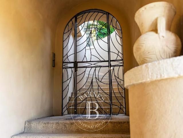 Villa avec piscine en bord de mer