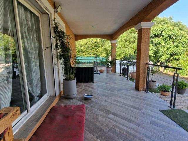 VILLA AVEC PISCINE
