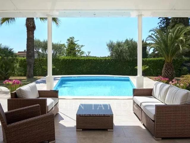 Villa avec piscine à quelques pas du village de Valbonne 250m² Châteauneuf Grasse