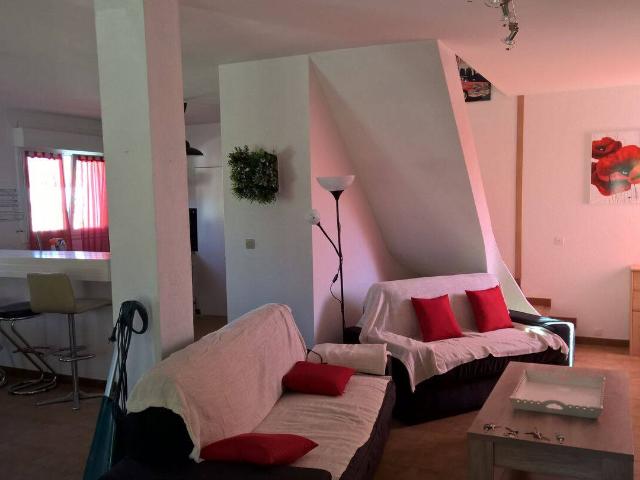 Villa avec piscine dans un environnement calme
