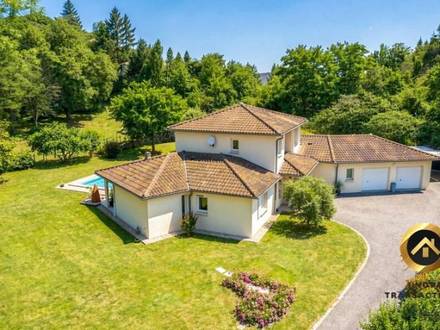 Villa avec piscine de 205 m² habitables sur 2 000 m² de terrain