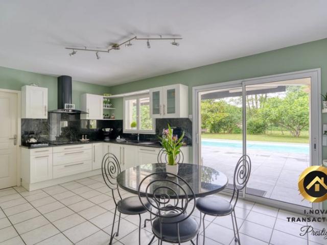 Villa avec piscine de 205 m² habitables sur 2 000 m² de terrain