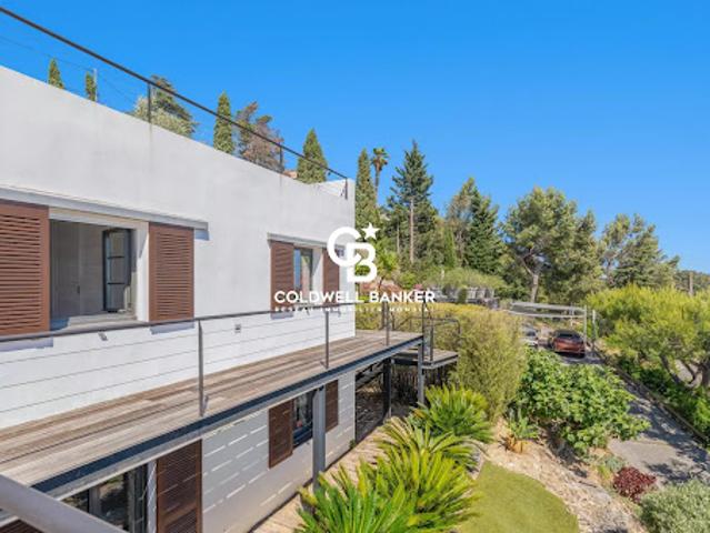 Villa avec piscine en bord de mer