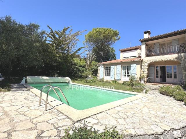 Villa avec piscine et grand terrain à Châteauneuf Grasse 110m² Châteauneuf Grasse